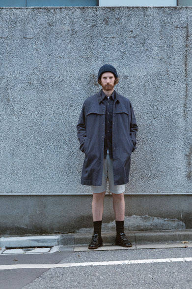 コート4万8000円、シャツ2万6000円、パンツ1万6000円