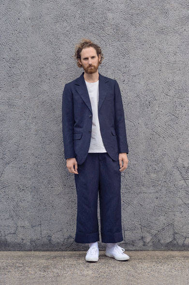 ジャケット5万5000円、Tシャツ1万8000円、パンツ3万2000円