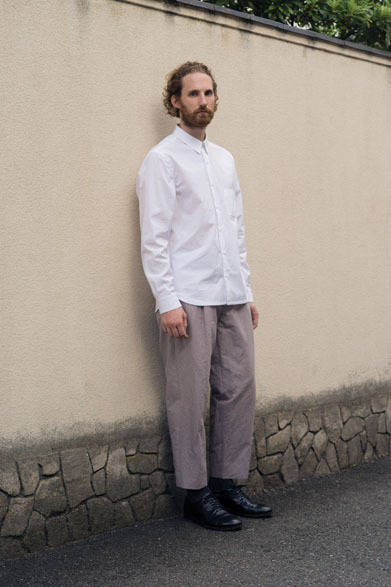 シャツ2万2000円、パンツ2万6000円