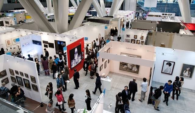 <strong>ART FAIR TOKYO 2014｜見て、買って楽しむアートの祭典「アートフェア東京」が今年も開催</strong>　昨年の様子　Photo by Munetoshi Iwashita 
