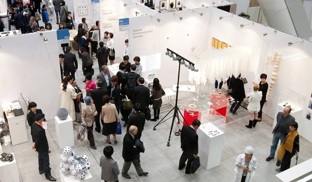 <strong>ART FAIR TOKYO 2014｜見て、買って楽しむアートの祭典「アートフェア東京」が今年も開催</strong>　昨年の様子　Photo by Munetoshi Iwashita 