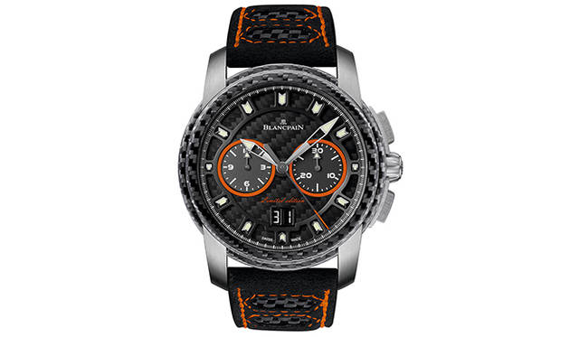 最新作の「L-エボリューション R フライバック クロノグラフ ラージデイト」。サテン仕上げのチタンケース、直径43.5mm、カーボンファイバーベゼル、自動巻、40時間パワーリザーブ、100m防水、サファイアケースバック、価格187万9500円