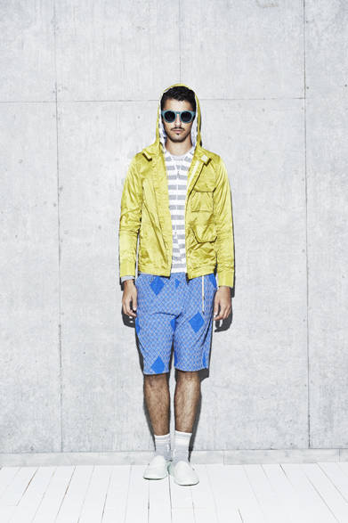 BLOUSON 1万8000円、PARKA 1万3000円、TEE 7000円、SHORTS 1万2000円