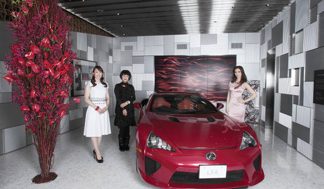 空間インスタレーション「LEXUS BY THE BEAUTY」。左から杉山 愛さん、生駒芳子さん、森 理世さん