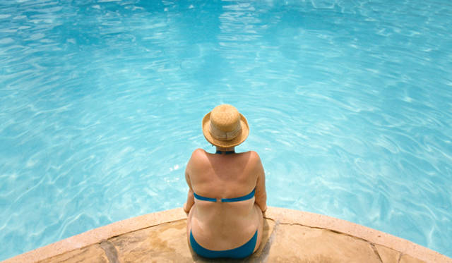 <strong>『パラダイス：愛』</strong><br />出演｜マルガレーテ・ティーゼル、ピーター・カズング、インゲ・マックス<br />オーストリア・ドイツ・フランス／2012年／120分／R-15<br />© Vienna2012 | Ulrich Seidl Film Produktion | Tatfilm | Parisienne de Production | ARTE France Cinema