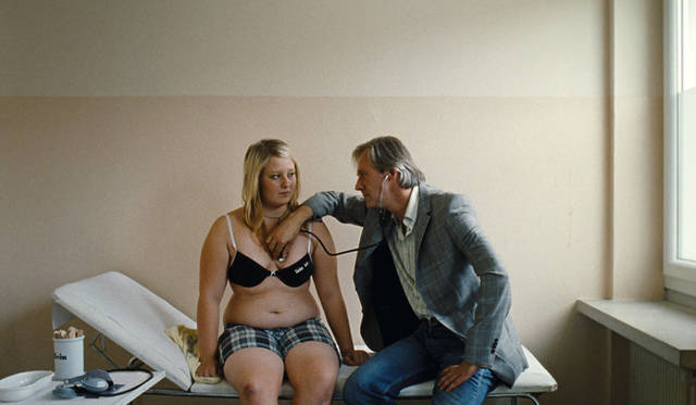 <strong>『パラダイス：希望』</strong><br />出演｜メラニー・レンツ、ジョセフ・ロレンツ<br />オーストリア・ドイツ・フランス／2012年／91分／R-15<br />© Vienna2012 | Ulrich Seidl Film Produktion | Tatfilm | Parisienne de Production | ARTE France Cinema