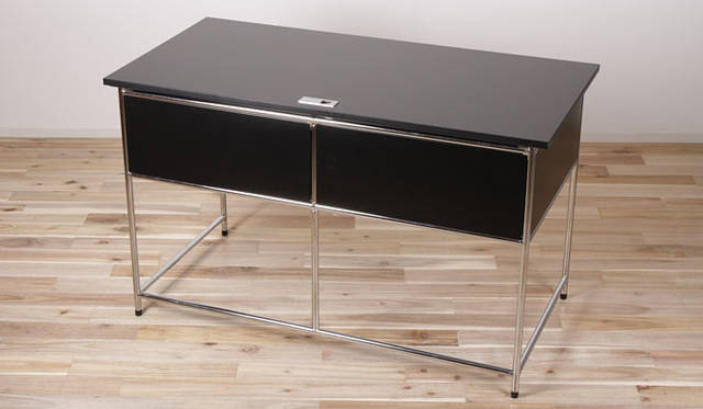 ANDRONE Graphio デスク（ブラック・ホワイト）　デスク（W1500×D600×H720）2万8000円（税別）、デスク（W1200×D600×H720）2万4000円（税別）、デスク（W1000×D600×H720）2万円（税別）※2014年3月中旬発売予定