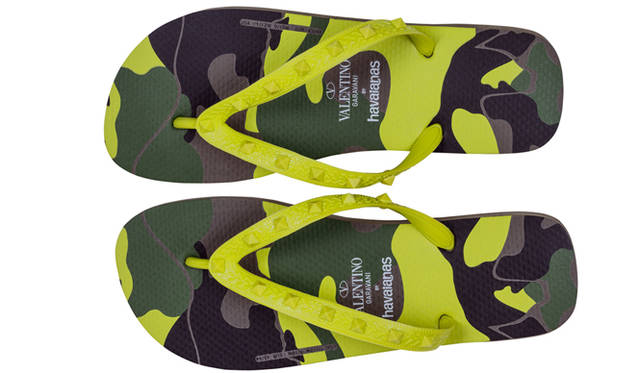 <strong>VALENTINO GARAVANI｜ヴァレンティノ ガラヴァーニ</strong><br />ビーチサンダル　2万9400円