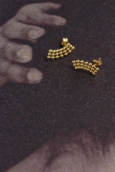 <strong>iberi｜イベリー</strong>　2014年デビューコレクション　Half Tambourine pierced earrings 8万8000円