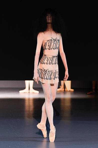 <strong>VIKTOR & ROLF｜ヴィクター&ロルフ</strong>　2014年春夏オートクチュールコレクション