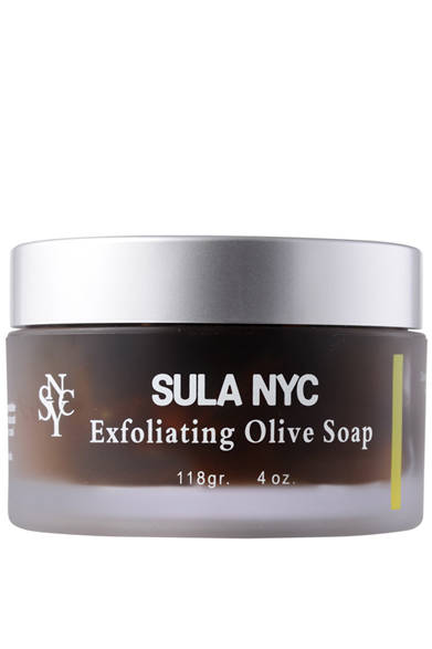 「ナチュラル・エクスフォリエイティング・ソープ」<br />モロッコ産のオリーブをベースにした、古い角質を洗い流し、保湿効果をあたえる、低発泡性のソープ<br />成分｜水、オリーブ油、ひまわり種子油、水酸化K<br />内容量｜118g　価格｜3800円