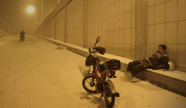 <strong>2014年国際映画祭速報｜第64回ベルリン国際映画祭</strong>　『白日焔火（ブラック・コール、シン・アイス）』