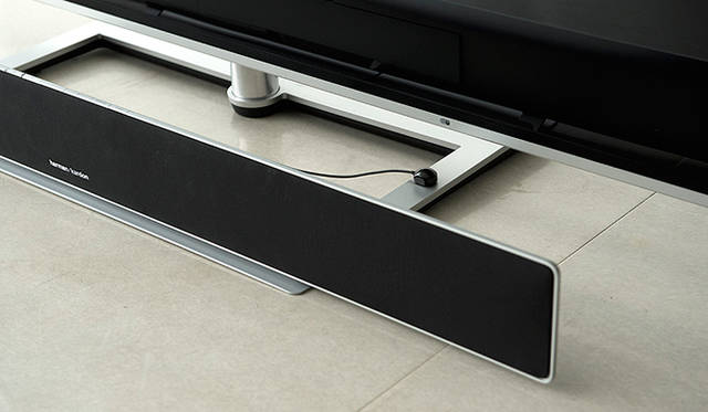 サウンドバー自体がTVのリモコン受光部の役割をおこなう「IRリピーター」