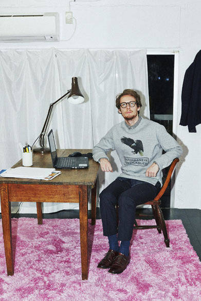 Sweat shirts crew 2万6000円、Crazy check cut up shirts 2万5000円、No tuck trousers 3万円（以下すべて税抜価格）