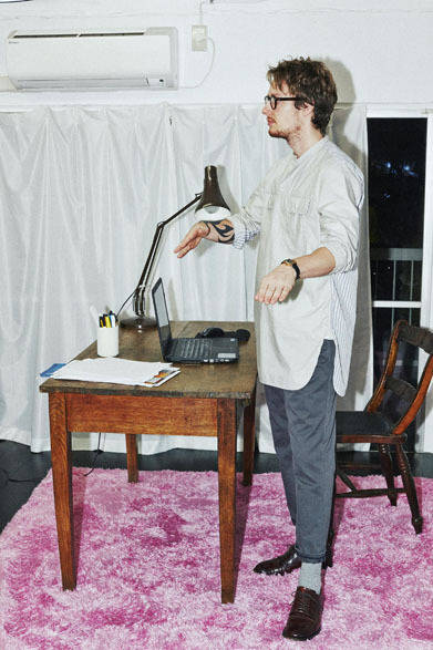 Pull over long shirts 2万4000円、1 tuck trousers 2万6800円