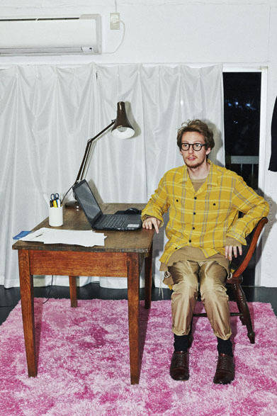 Open collar check long shirts 2万7000円、Lace up thermal crew 1万8000円、Comfortable pajama pants 1万4800円