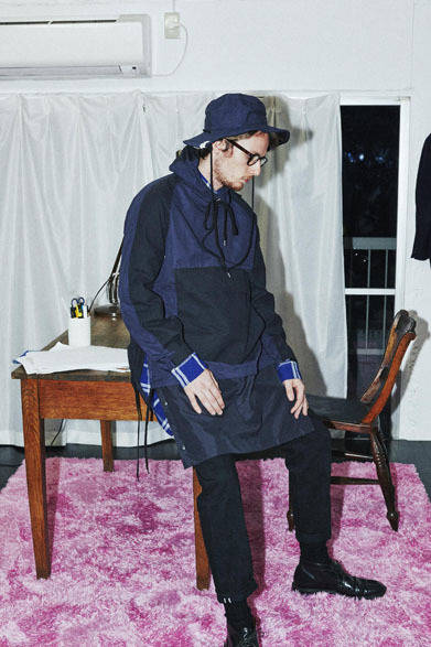 Comfort anorak parka 6万8000円、Open collar check long shirts 2万7000円、5 pocket denim pants 2万4000円、Reversible fatigue hat 1万2800円