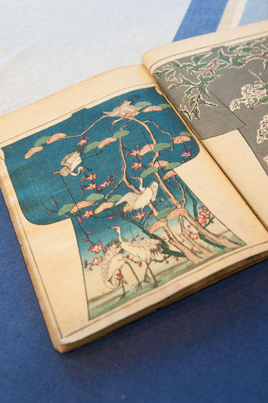 <strong>MARGARET HOWELL｜マーガレット・ハウエル</strong>　赤峰さんがマーガレット・ハウエルに贈った和綴じの着物の本