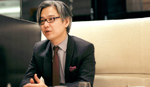 「職人の名前を冠したブランドというのは、どうしてもその職人の個性が前面に出ていることが多い。でもアンリ・ルルーの場合は、創始者であるアンリ・ルルーの『ものづくりの精神』を継承した『チームデザイン』なんです」