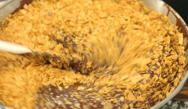 「たとえるなら、私たちは固い絆で結ばれた大きなファミリー。これは土地柄が大いに関係しているのですが、人と人の距離がとても近い場所なんです。ラボではみんな朝から晩まで一緒。人の移り変わりも極めて少ないですし、本当にファミリーのような感じです」