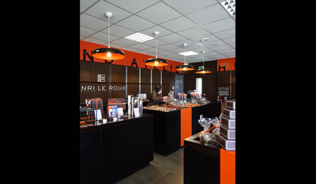 「いまパリに2店舗展開しているんですが、そこに来られるお客様にもブルターニュ好きの方が多いんですね。というのも、うちにしかない商品というのは明らかにあって。それはブルターニュの素材なんです」