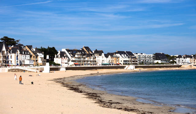 ブルターニュ地方キブロン。夏には海辺のリゾート地として、多くの観光客で賑わうという