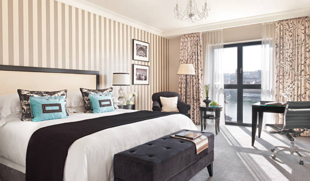 「フォーシーズンズホテル プラハ」。「チェーンなんですが、どこか手作り感があってアットホーム」という言葉どおり、大規模なシティホテルとは違い、基本的に客室数は少なめで、豪華な設備と質の高いサービスを特徴としている