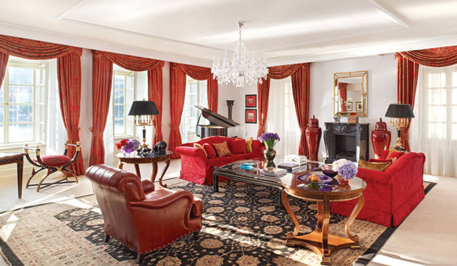 「フォーシーズンズホテル プラハ」。「プラハの『フォーシーズンズホテル プラハ』に泊まったときは、部屋に日本茶とゆかたが用意されていました。不思議に思って聞いたら、『日本人の名前があったから』と。そうした一人ひとりのゲストを大切にする姿勢が好きですね」