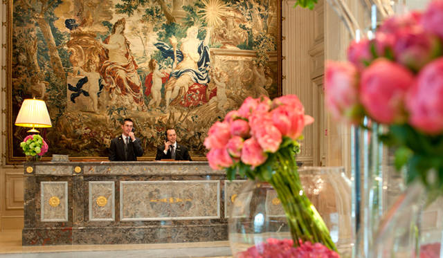 「フォーシーズンズホテル ジョルジュサンク パリ」。「仕事でもプライベートでも、移動している時間が長いので、ホテルにはくつろげる場所であってほしい。そういう意味で、いわゆるデザイン系はまず選びません」