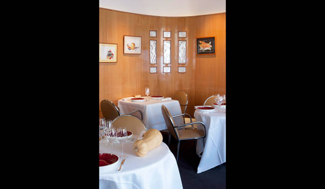 お気に入りのレストランを尋ねると、「レストラン・アルページュ」という答えが返ってきた　©Philippe Vaurès Santamaria