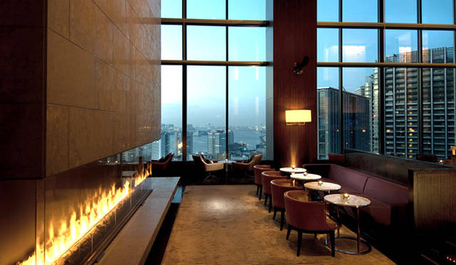 東京でのお気に入りの場所として挙げてくれたのは、コンラッド東京のロビーフロアにあるバー＆ラウンジ「トゥエンティエイト」