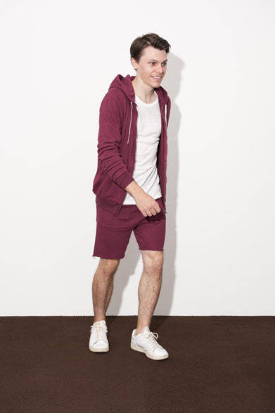 Zip Parker 2万3000円、Crew Neck Pocket 7000円、Sweat Shorts 1万5000円