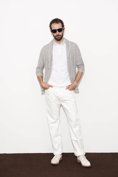 Pile Shawl Collar Jacket 2万4000円、Polo Shirts 1万6000円、Eye Wear collaborated with “BLANC..” 2万2000円