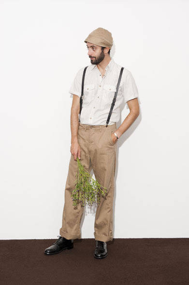 S/S Western Shirts 1万6000円、Wide Trousers 1万9000円、Military Hat 7500円、Leather Suspender 1万円、Silver Bangle 2万8000円