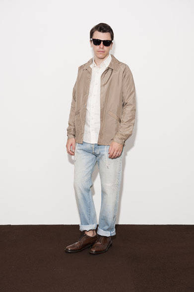 Coach Jacket 2万9000円、S/S Western Shirts 1万6000円、Eye Wear collaborated with “BLANC..” 2万2000円