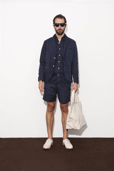 Patchwork Jacket 3万2000円、Ikamune Shirts 1万8000円、Patchwork Shorts 1万9000円、Eye Wear collaborated with “BLANC..” 2万2000円、Boston Bag 1万3000円