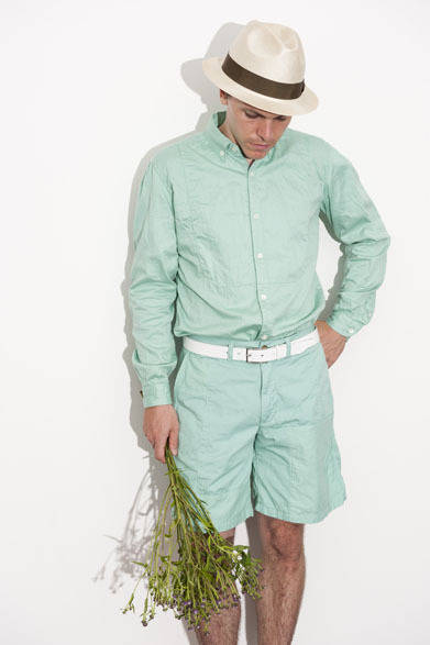 Ikamune Shirts 1万8000円、Patchwork Shorts 1万9000円、Panama Hat 9500円、Leather Belt 1万2000円