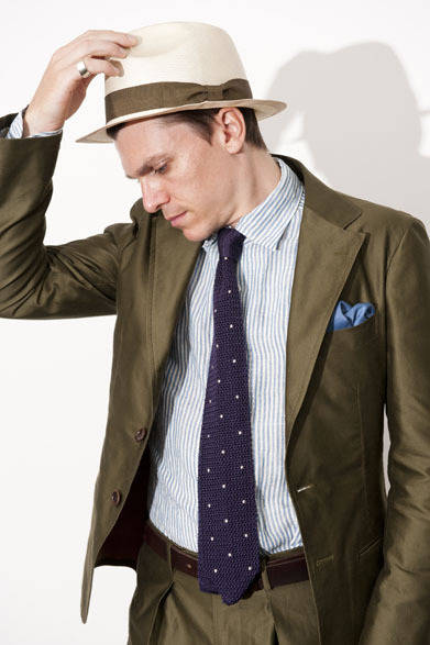 Single 3B Jacket 3万8000円、L/S Open Collar Shirts 1万8000円、Slacks Pants 2万7000円、Panama Hat 9500円、Leather Belt 1万2000円