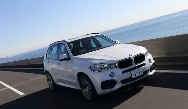 Photographs by ARAKAWA Masayuki