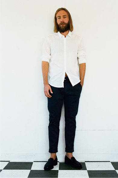 シャツ1万6000円、パンツ2万5000円、シューズ4万2000円 