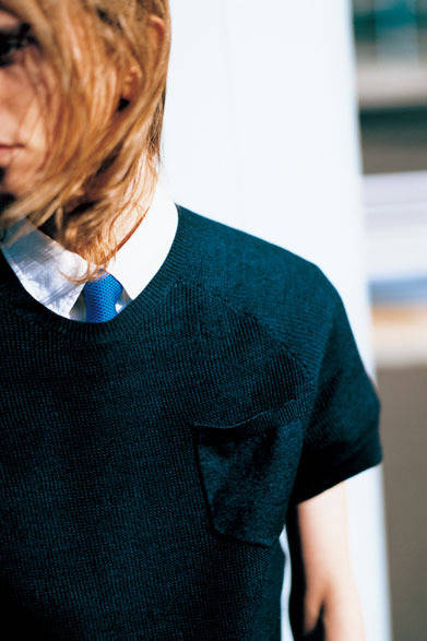 ニット1万8000円、シャツ2万円、ネクタイ1万2000円 （すべて税抜価格）