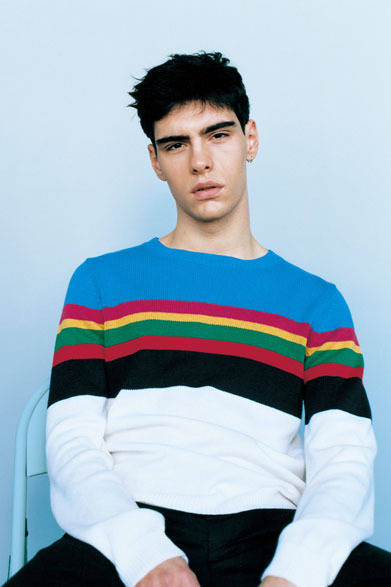 ニット2万1000円（すべて税抜価格）