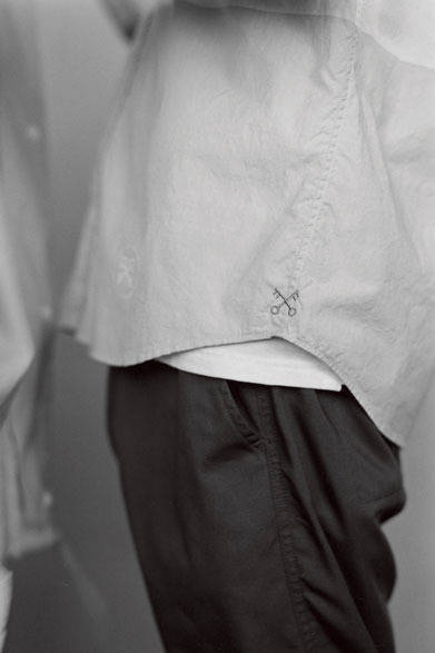 シャツ2万5000円、Tシャツ1万円、パンツ2万2000円（すべて税抜価格） 