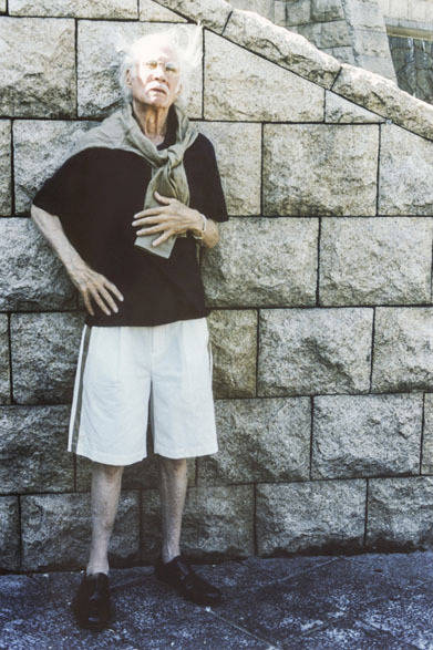 SHIRT 1万9000円、TEE SHIRT 7800円、PANTS 2万2000円、EYEWEAR 1万9000円、BRACELETT 1万6000円