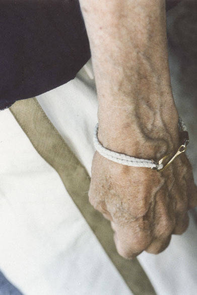 TEE SHIRT 7800円、PANTS 2万2000円、BRACELETT 1万6000円