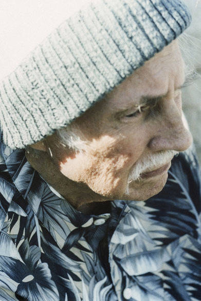 SHIRT 2万3000円、KNIT CAP 7000円