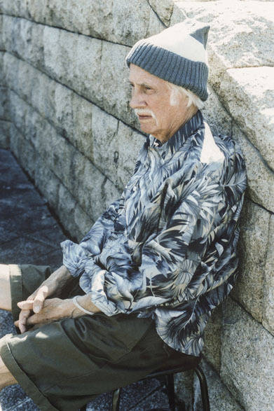 SHIRT 2万3000円、PANTS 2万2000円、KNIT CAP 7000円、BRACELETT 1万6000円