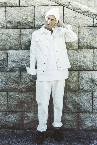 DENIM JACKET 2万8000円、SHIRT 2万1000円、PANTS 1万8000円、KNIT CAP 7000円、BRACELETT 1万6000円