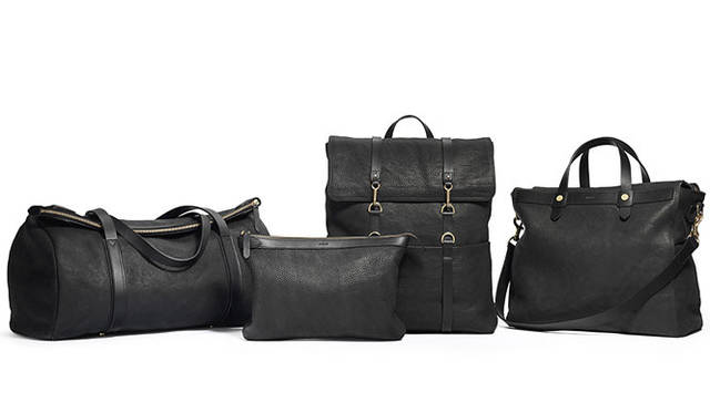 「WRINKLE Collection AW14」　左から、「Adventure W」12万9000円、「Pouch Large W」2万7000円、「Jim Bag W」10万6000円