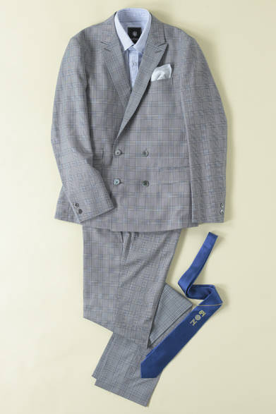 <strong>HANKYU MEN’S TOKYO｜阪急メンズ東京　3月のテーマは “ポップアップ ジェントルマン”</strong><br />イタリアのインポート生地「REDA」のスーパー110'Sを使用した国内仕立てのジャケットは2014年春夏シーズンのニューデザイン“ニューポートモデル”で、スラックスは“モードトラッドモデル”。グレートーンのスーツスタイルをベースに、アクセントカラーとしてブルーカラーが新鮮。セットアップスーツ7万6650円（ジャケット5万4600円、スラックス2万2050円）、シャツ1万3650円、ネクタイ9975円（すべて阪急メンズ限定）（ニューヨーカー バイ ケイタマルヤマ／阪急メンズ東京5階）